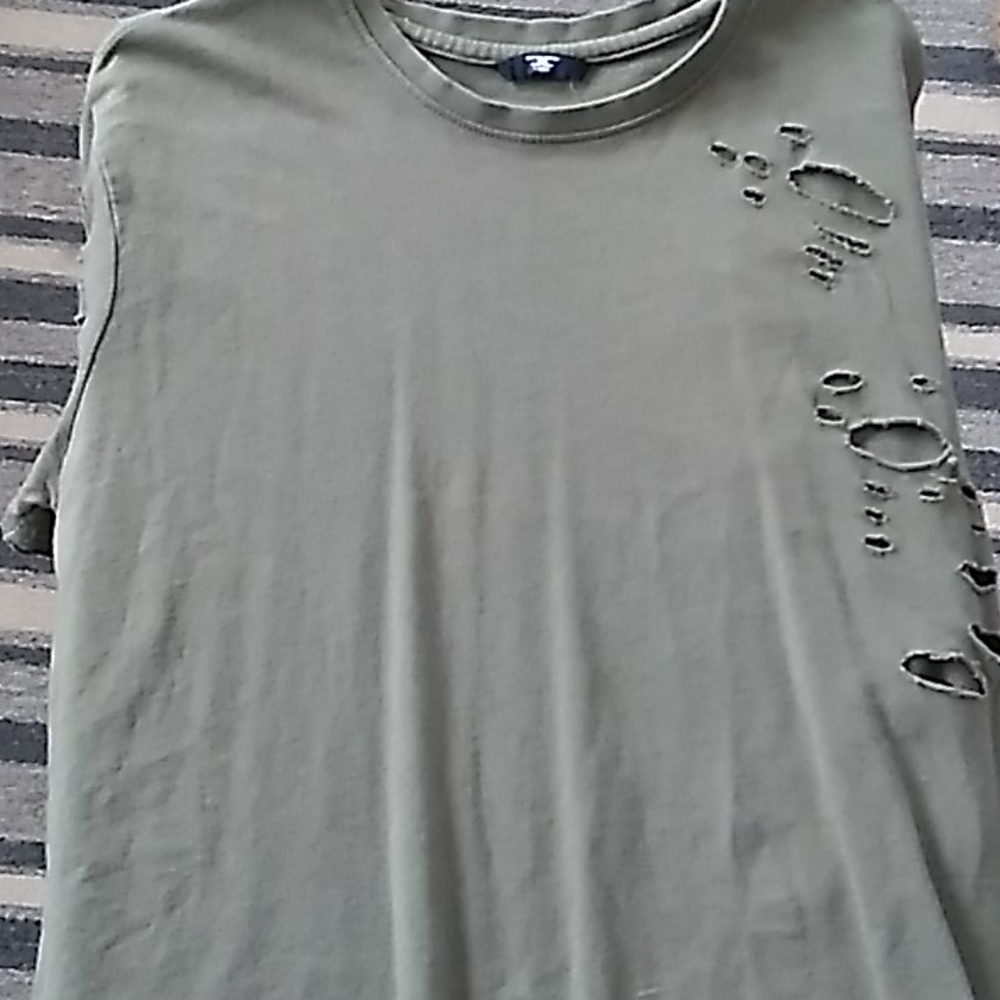 Green ripped T-shirt